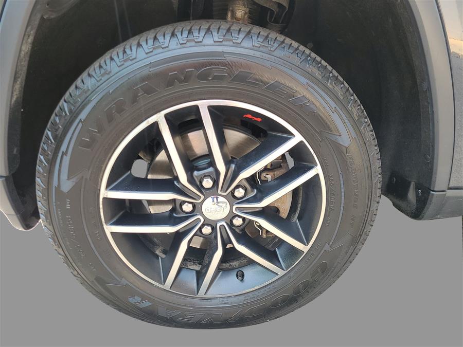 2017 Jeep Grand Cherokee Trailhawk 4x4, available for sale in Canton, Connecticut | Lava Motors. Canton, Connecticut 2017 Jeep Grand Cherokee Trailhawk 4x4, available for sale in Canton, Connecticut | Lava Motors. Canton, Connecticut
