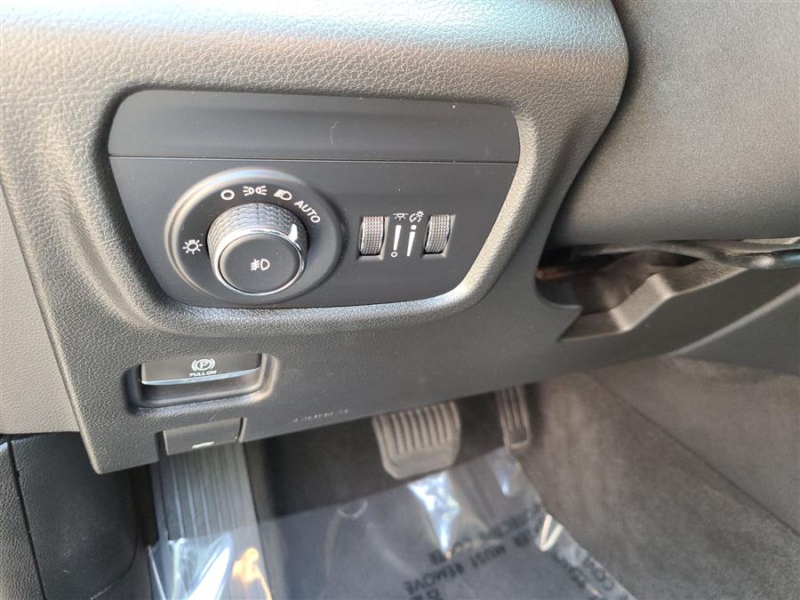 2022 Jeep Grand Cherokee L Limited 4x4, available for sale in Canton, Connecticut | Lava Motors. Canton, Connecticut 2022 Jeep Grand Cherokee L Limited 4x4, available for sale in Canton, Connecticut | Lava Motors. Canton, Connecticut
