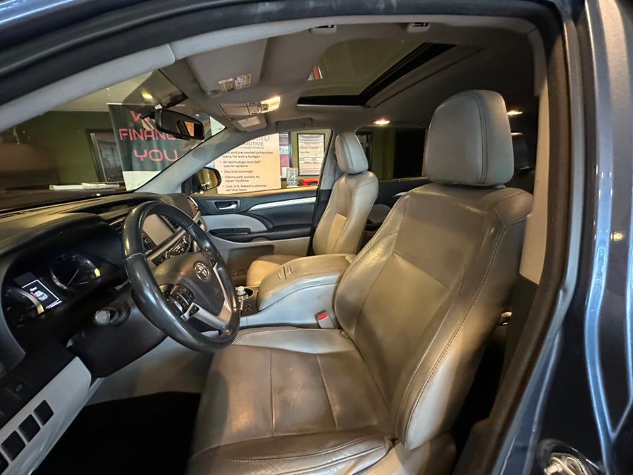 2016 Toyota Highlander AWD 4dr V6 XLE (Natl), available for sale in West Hartford, Connecticut | AutoMax. West Hartford, Connecticut 2016 Toyota Highlander AWD 4dr V6 XLE (Natl), available for sale in West Hartford, Connecticut | AutoMax. West Hartford, Connecticut