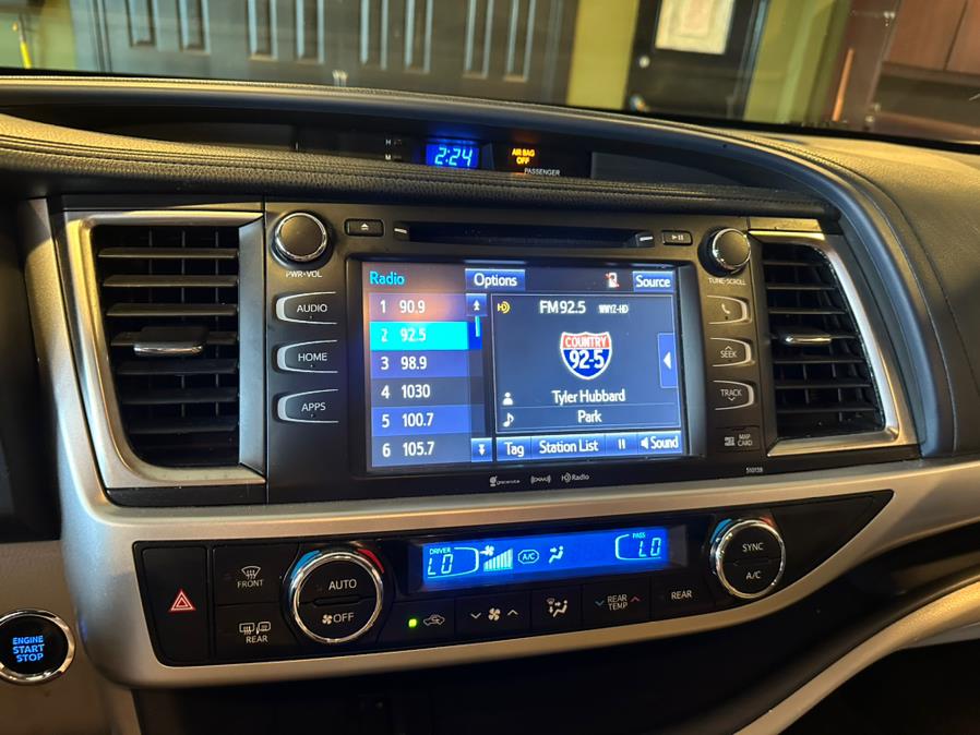 2016 Toyota Highlander AWD 4dr V6 XLE (Natl), available for sale in West Hartford, Connecticut | AutoMax. West Hartford, Connecticut 2016 Toyota Highlander AWD 4dr V6 XLE (Natl), available for sale in West Hartford, Connecticut | AutoMax. West Hartford, Connecticut