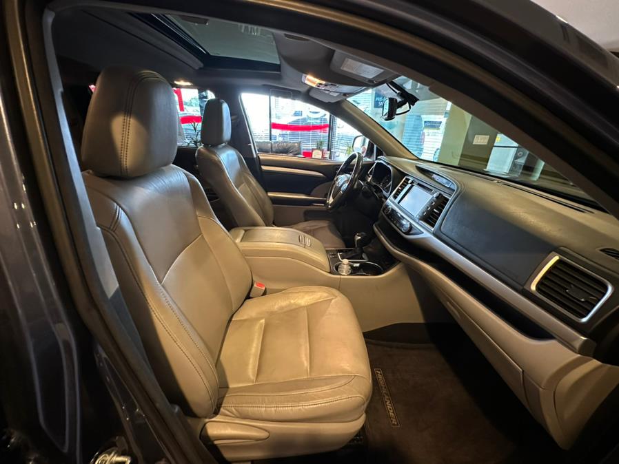 2016 Toyota Highlander AWD 4dr V6 XLE (Natl), available for sale in West Hartford, Connecticut | AutoMax. West Hartford, Connecticut 2016 Toyota Highlander AWD 4dr V6 XLE (Natl), available for sale in West Hartford, Connecticut | AutoMax. West Hartford, Connecticut