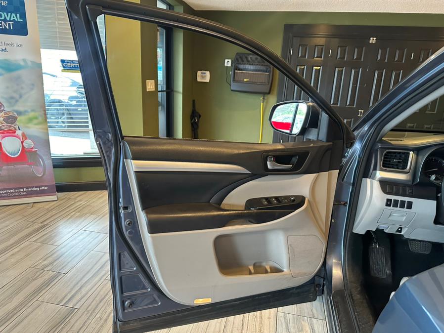 2016 Toyota Highlander AWD 4dr V6 XLE (Natl), available for sale in West Hartford, Connecticut | AutoMax. West Hartford, Connecticut 2016 Toyota Highlander AWD 4dr V6 XLE (Natl), available for sale in West Hartford, Connecticut | AutoMax. West Hartford, Connecticut