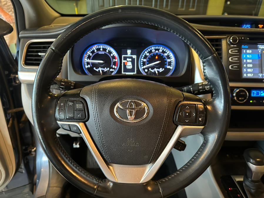2016 Toyota Highlander AWD 4dr V6 XLE (Natl), available for sale in West Hartford, Connecticut | AutoMax. West Hartford, Connecticut 2016 Toyota Highlander AWD 4dr V6 XLE (Natl), available for sale in West Hartford, Connecticut | AutoMax. West Hartford, Connecticut