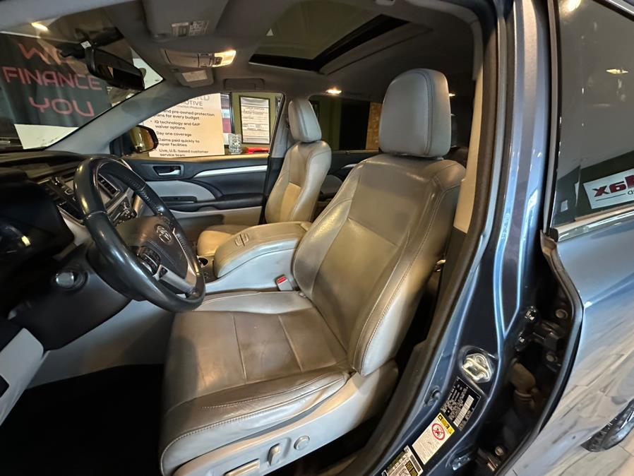 2016 Toyota Highlander AWD 4dr V6 XLE (Natl), available for sale in West Hartford, Connecticut | AutoMax. West Hartford, Connecticut 2016 Toyota Highlander AWD 4dr V6 XLE (Natl), available for sale in West Hartford, Connecticut | AutoMax. West Hartford, Connecticut