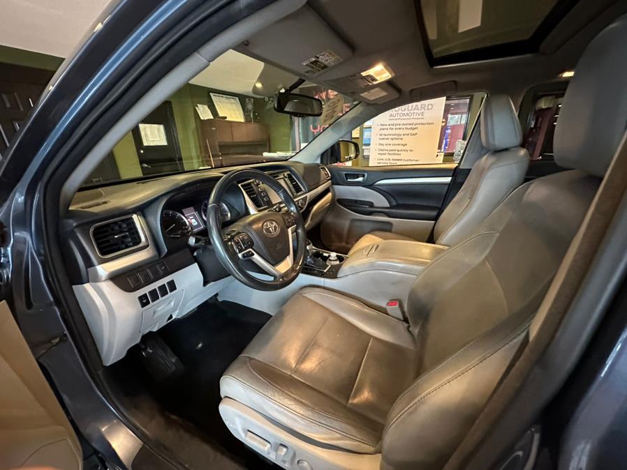 2016 Toyota Highlander AWD 4dr V6 XLE (Natl), available for sale in West Hartford, Connecticut | AutoMax. West Hartford, Connecticut 2016 Toyota Highlander AWD 4dr V6 XLE (Natl), available for sale in West Hartford, Connecticut | AutoMax. West Hartford, Connecticut