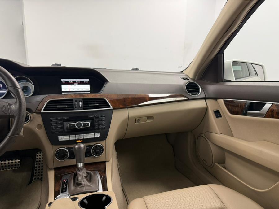 2013 Mercedes-Benz C-Class 4dr Sdn C300 Sport 4MATIC, available for sale in Elizabeth, New Jersey | M Auto Group. Elizabeth, New Jersey 2013 Mercedes-Benz C-Class 4dr Sdn C300 Sport 4MATIC, available for sale in Elizabeth, New Jersey | M Auto Group. Elizabeth, New Jersey