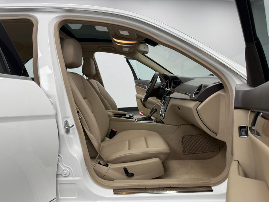 2013 Mercedes-Benz C-Class 4dr Sdn C300 Sport 4MATIC, available for sale in Elizabeth, New Jersey | M Auto Group. Elizabeth, New Jersey 2013 Mercedes-Benz C-Class 4dr Sdn C300 Sport 4MATIC, available for sale in Elizabeth, New Jersey | M Auto Group. Elizabeth, New Jersey