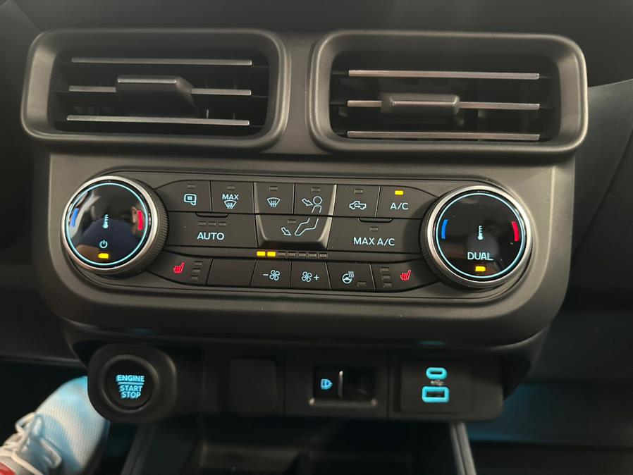 2024 Ford Maverick LARIAT FWD SuperCrew, available for sale in Inwood, New York | 5 Towns Drive. Inwood, New York 2024 Ford Maverick LARIAT FWD SuperCrew, available for sale in Inwood, New York | 5 Towns Drive. Inwood, New York