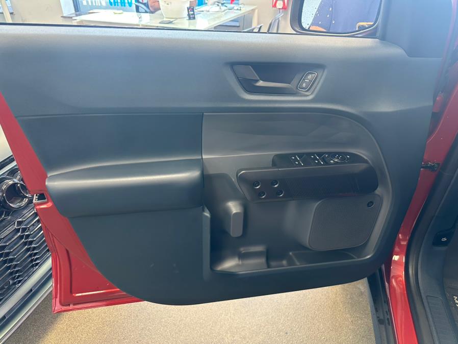 2024 Ford Maverick LARIAT FWD SuperCrew, available for sale in Inwood, New York | 5 Towns Drive. Inwood, New York 2024 Ford Maverick LARIAT FWD SuperCrew, available for sale in Inwood, New York | 5 Towns Drive. Inwood, New York