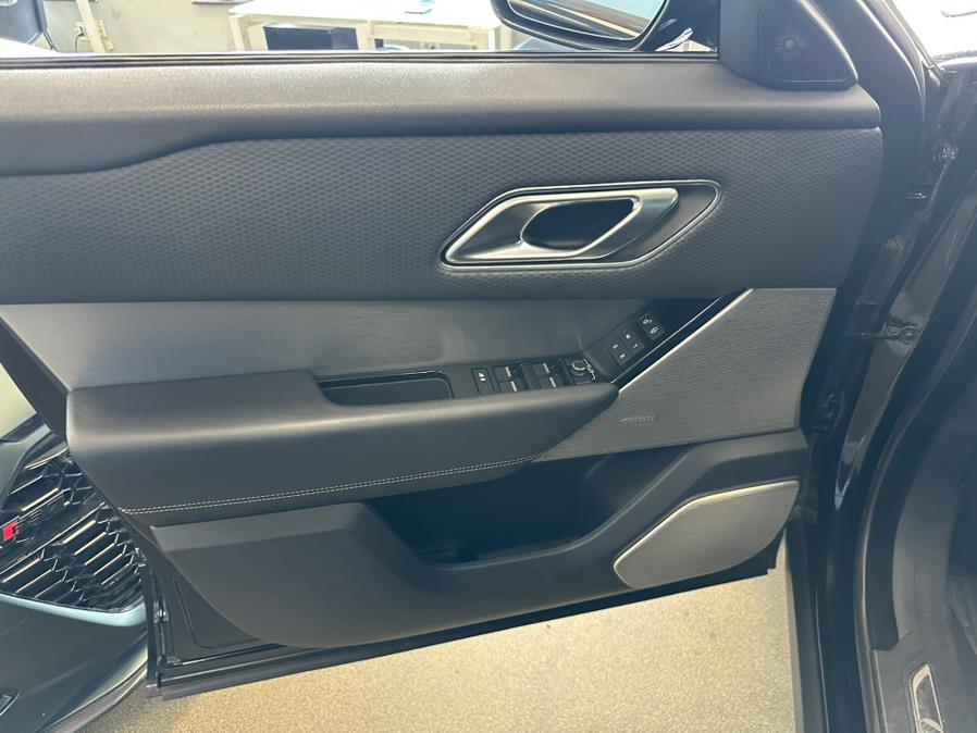 2019 Land Rover Range Rover Velar P250 R-Dynamic SE, available for sale in Inwood, New York | 5 Towns Drive. Inwood, New York 2019 Land Rover Range Rover Velar P250 R-Dynamic SE, available for sale in Inwood, New York | 5 Towns Drive. Inwood, New York