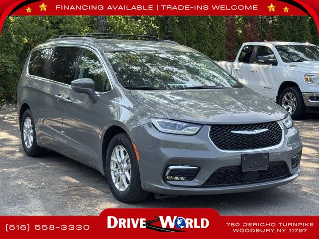2021 Chrysler Pacifica Touring L photo 3