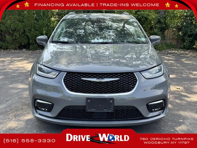 2021 Chrysler Pacifica Touring L photo 2