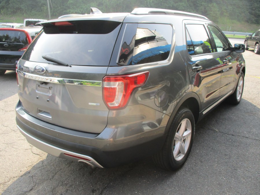 2017 Ford Explorer XLT photo 3
