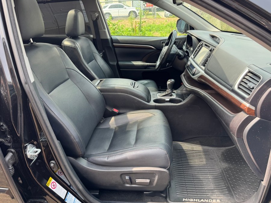 2015 Toyota Highlander Hybrid AWD 4dr Limited Platinum (Natl), available for sale in West Springfield, Massachusetts | Union Street Auto Sales. West Springfield, Massachusetts 2015 Toyota Highlander Hybrid AWD 4dr Limited Platinum (Natl), available for sale in West Springfield, Massachusetts | Union Street Auto Sales. West Springfield, Massachusetts