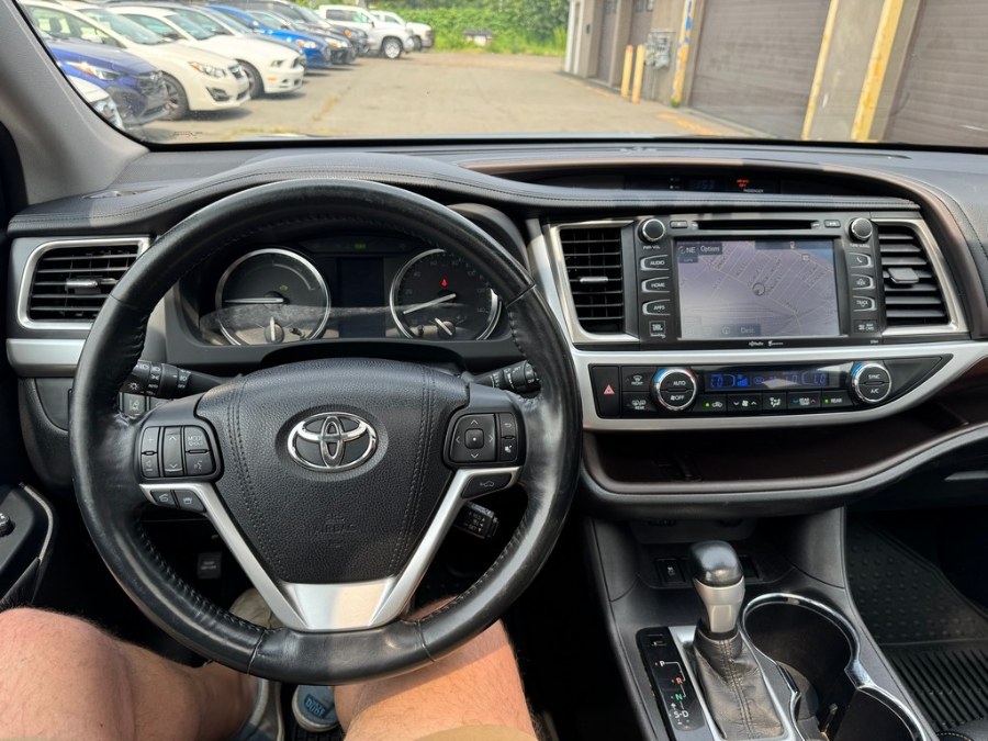 2015 Toyota Highlander Hybrid AWD 4dr Limited Platinum (Natl), available for sale in West Springfield, Massachusetts | Union Street Auto Sales. West Springfield, Massachusetts 2015 Toyota Highlander Hybrid AWD 4dr Limited Platinum (Natl), available for sale in West Springfield, Massachusetts | Union Street Auto Sales. West Springfield, Massachusetts