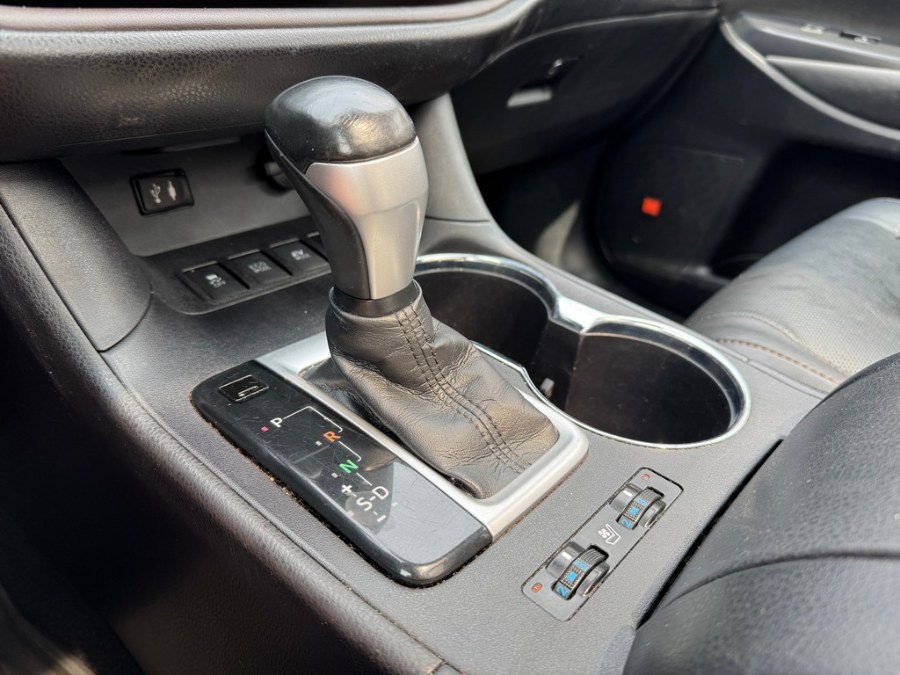 2015 Toyota Highlander Hybrid AWD 4dr Limited Platinum (Natl), available for sale in West Springfield, Massachusetts | Union Street Auto Sales. West Springfield, Massachusetts 2015 Toyota Highlander Hybrid AWD 4dr Limited Platinum (Natl), available for sale in West Springfield, Massachusetts | Union Street Auto Sales. West Springfield, Massachusetts