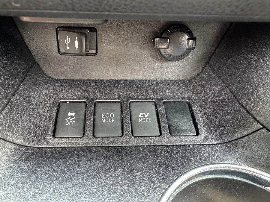 2015 Toyota Highlander Hybrid AWD 4dr Limited Platinum (Natl), available for sale in West Springfield, Massachusetts | Union Street Auto Sales. West Springfield, Massachusetts 2015 Toyota Highlander Hybrid AWD 4dr Limited Platinum (Natl), available for sale in West Springfield, Massachusetts | Union Street Auto Sales. West Springfield, Massachusetts
