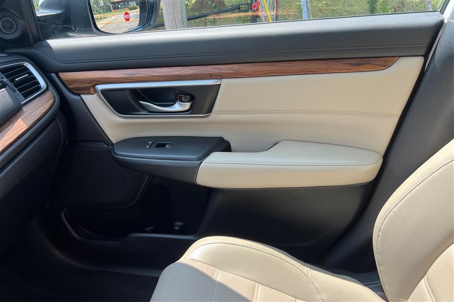 2020 Honda CR-V Hybrid Touring photo 21