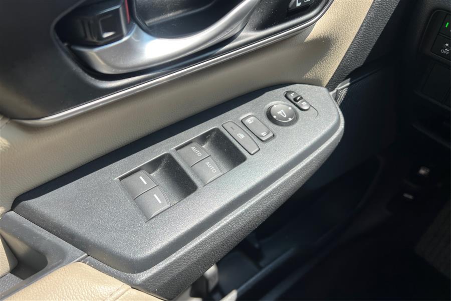 2020 Honda CR-V Hybrid Touring photo 32