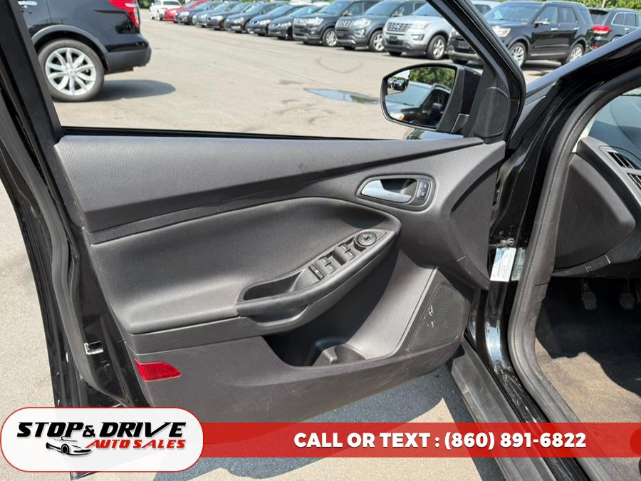 2015 Ford Focus 5dr HB SE, available for sale in East Windsor, Connecticut | Stop & Drive Auto Sales. East Windsor, Connecticut 2015 Ford Focus 5dr HB SE, available for sale in East Windsor, Connecticut | Stop & Drive Auto Sales. East Windsor, Connecticut