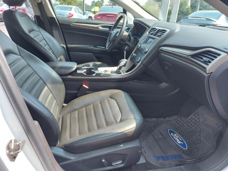 2016 Ford Fusion 4dr Sdn SE FWD, available for sale in East Windsor, Connecticut | United Auto Sales of E Windsor, Inc. East Windsor, Connecticut 2016 Ford Fusion 4dr Sdn SE FWD, available for sale in East Windsor, Connecticut | United Auto Sales of E Windsor, Inc. East Windsor, Connecticut
