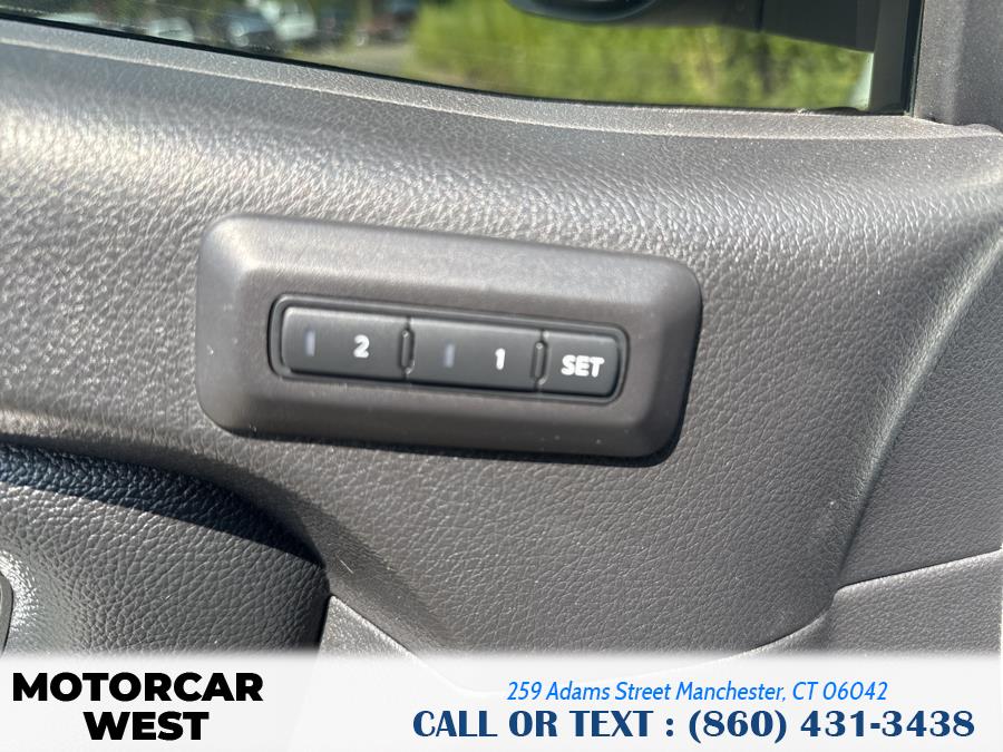 2017 Nissan Titan 4x4 Crew Cab SV, available for sale in Manchester, Connecticut | Motorcar West. Manchester, Connecticut 2017 Nissan Titan 4x4 Crew Cab SV, available for sale in Manchester, Connecticut | Motorcar West. Manchester, Connecticut