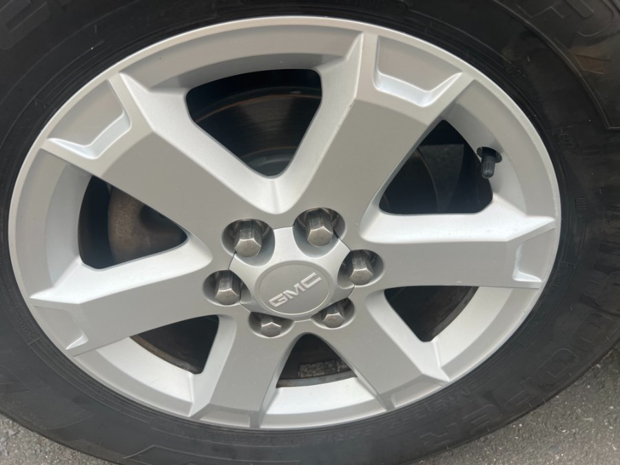 2015 GMC Acadia AWD 4dr SLE w/SLE-2, available for sale in Bristol, Connecticut | Bristol Auto Center LLC. Bristol, Connecticut 2015 GMC Acadia AWD 4dr SLE w/SLE-2, available for sale in Bristol, Connecticut | Bristol Auto Center LLC. Bristol, Connecticut