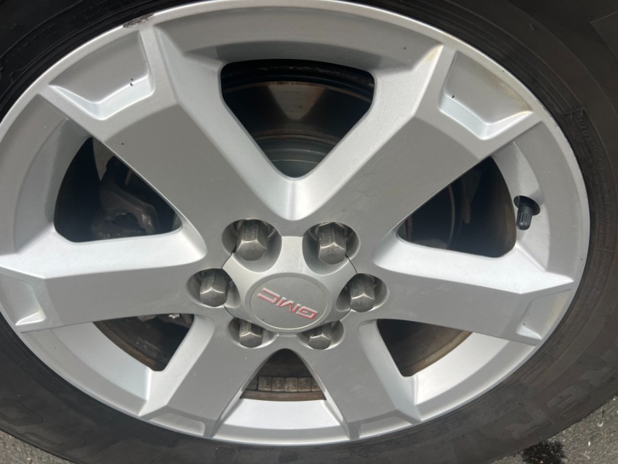 2015 GMC Acadia AWD 4dr SLE w/SLE-2, available for sale in Bristol, Connecticut | Bristol Auto Center LLC. Bristol, Connecticut 2015 GMC Acadia AWD 4dr SLE w/SLE-2, available for sale in Bristol, Connecticut | Bristol Auto Center LLC. Bristol, Connecticut