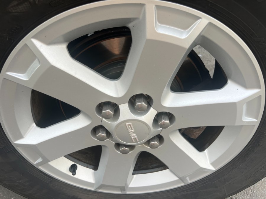 2015 GMC Acadia AWD 4dr SLE w/SLE-2, available for sale in Bristol, Connecticut | Bristol Auto Center LLC. Bristol, Connecticut 2015 GMC Acadia AWD 4dr SLE w/SLE-2, available for sale in Bristol, Connecticut | Bristol Auto Center LLC. Bristol, Connecticut