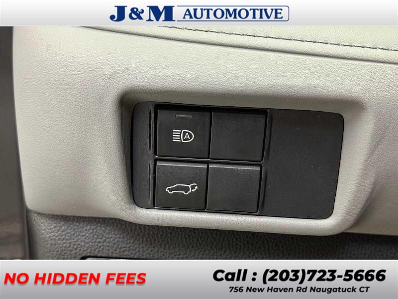 2021 Toyota Highlander XLE, available for sale in Naugatuck, Connecticut | J&M Automotive Sls&Svc LLC. Naugatuck, Connecticut 2021 Toyota Highlander XLE, available for sale in Naugatuck, Connecticut | J&M Automotive Sls&Svc LLC. Naugatuck, Connecticut