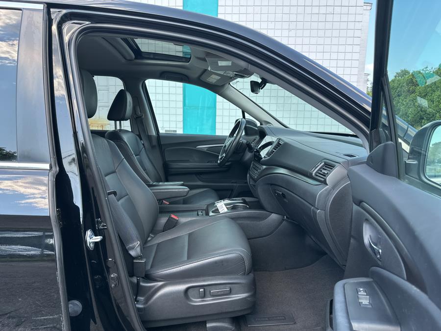 2022 Honda Pilot EX-L AWD, available for sale in Milford, Connecticut | Dealertown Auto Wholesalers. Milford, Connecticut 2022 Honda Pilot EX-L AWD, available for sale in Milford, Connecticut | Dealertown Auto Wholesalers. Milford, Connecticut