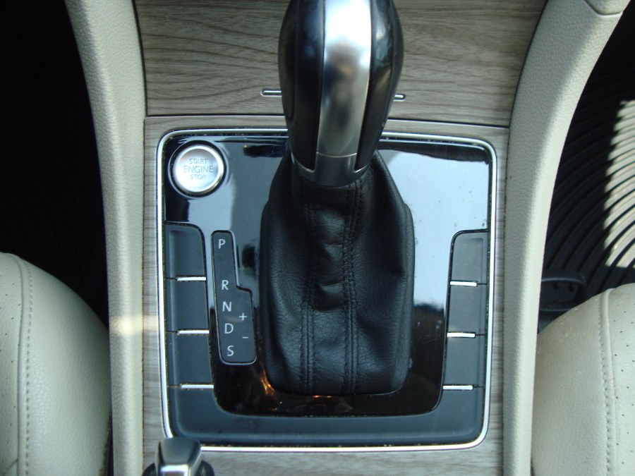 2016 Volkswagen Passat 4dr Sdn 1.8T Auto SE PZEV, available for sale in Manchester, Connecticut | Yara Motors. Manchester, Connecticut 2016 Volkswagen Passat 4dr Sdn 1.8T Auto SE PZEV, available for sale in Manchester, Connecticut | Yara Motors. Manchester, Connecticut