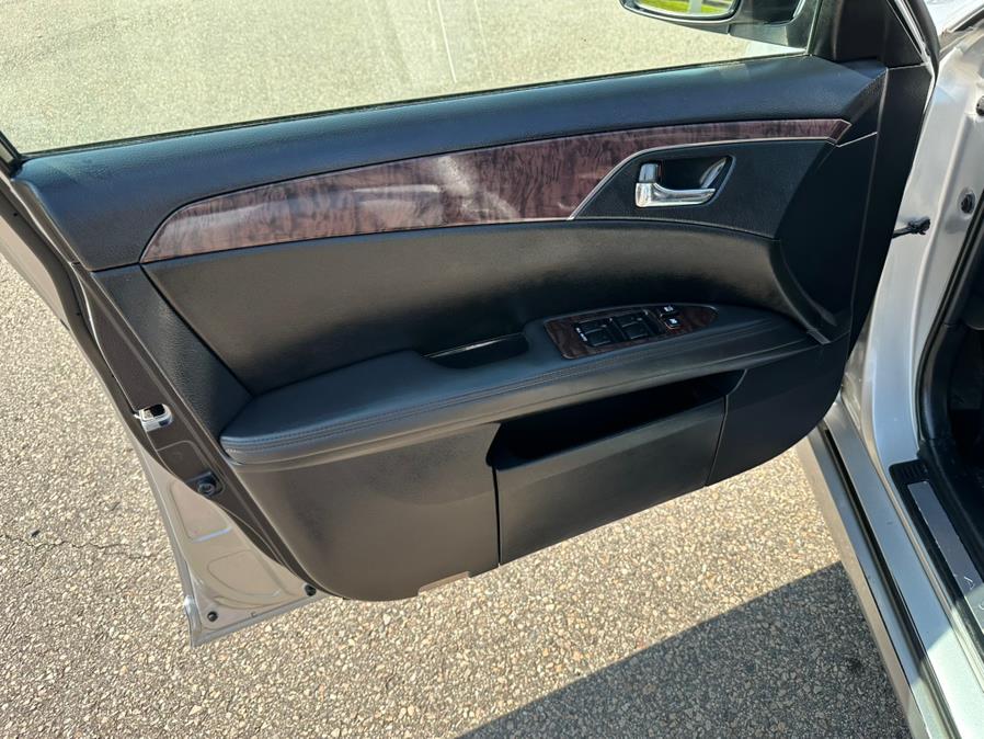 2012 Toyota Avalon 4dr Sdn Limited, available for sale in South Windsor, Connecticut | Mike And Tony Auto Sales, Inc. South Windsor, Connecticut 2012 Toyota Avalon 4dr Sdn Limited, available for sale in South Windsor, Connecticut | Mike And Tony Auto Sales, Inc. South Windsor, Connecticut
