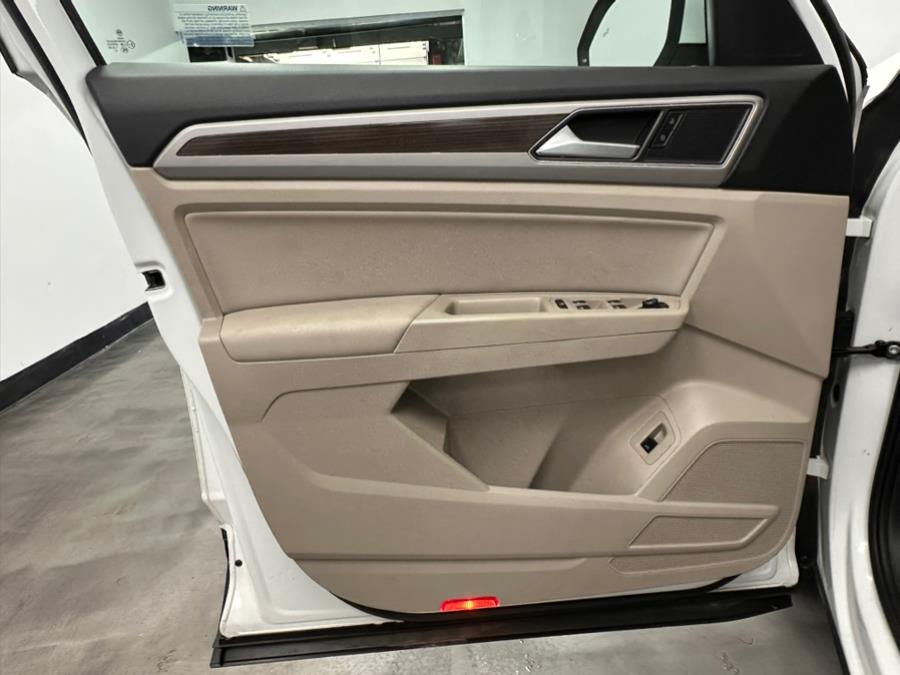 2019 Volkswagen Atlas 3.6L V6 SE w/Technology 4MOTION, available for sale in Linden, New Jersey | East Coast Auto Group. Linden, New Jersey 2019 Volkswagen Atlas 3.6L V6 SE w/Technology 4MOTION, available for sale in Linden, New Jersey | East Coast Auto Group. Linden, New Jersey