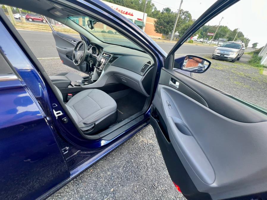 2013 Hyundai Sonata 4dr Sdn 2.4L Auto GLS, available for sale in Wallingford, Connecticut | Wallingford Auto Center LLC. Wallingford, Connecticut 2013 Hyundai Sonata 4dr Sdn 2.4L Auto GLS, available for sale in Wallingford, Connecticut | Wallingford Auto Center LLC. Wallingford, Connecticut