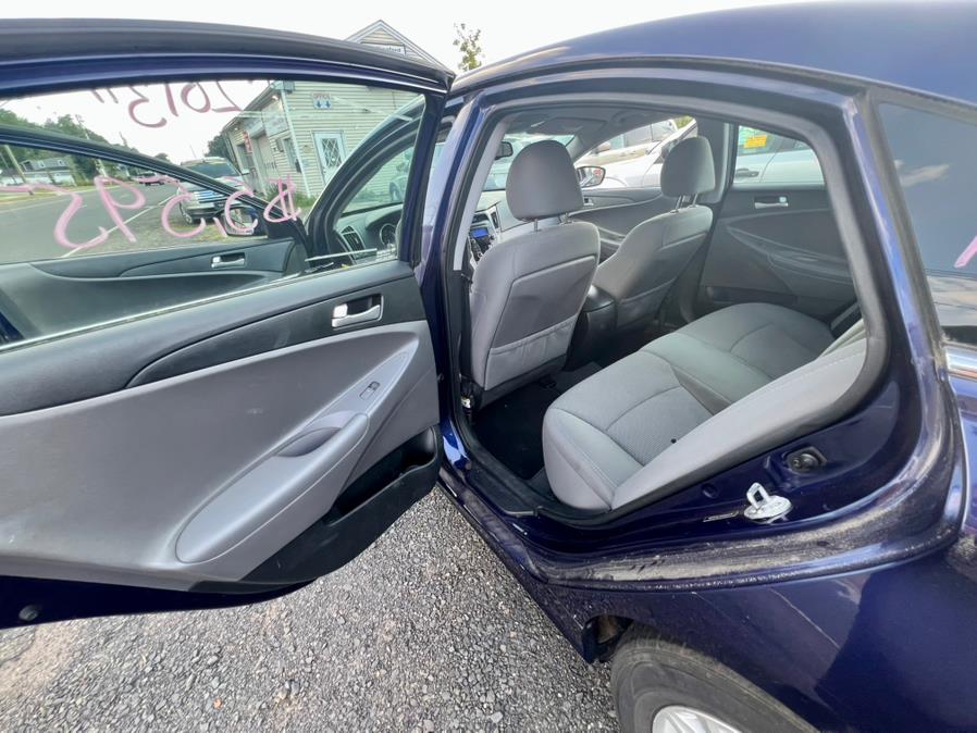 2013 Hyundai Sonata 4dr Sdn 2.4L Auto GLS, available for sale in Wallingford, Connecticut | Wallingford Auto Center LLC. Wallingford, Connecticut 2013 Hyundai Sonata 4dr Sdn 2.4L Auto GLS, available for sale in Wallingford, Connecticut | Wallingford Auto Center LLC. Wallingford, Connecticut