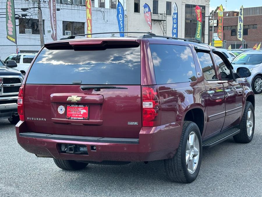 2008 Chevrolet Suburban 1500 LTZ photo 3