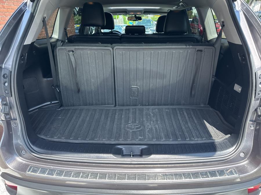 2016 Toyota Highlander AWD 4dr V6 XLE, available for sale in Waterbury, Connecticut | National Auto Brokers, Inc.. Waterbury, Connecticut 2016 Toyota Highlander AWD 4dr V6 XLE, available for sale in Waterbury, Connecticut | National Auto Brokers, Inc.. Waterbury, Connecticut