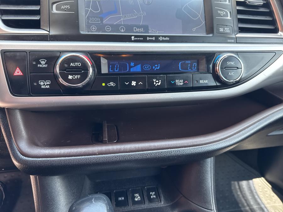 2016 Toyota Highlander AWD 4dr V6 XLE, available for sale in Waterbury, Connecticut | National Auto Brokers, Inc.. Waterbury, Connecticut 2016 Toyota Highlander AWD 4dr V6 XLE, available for sale in Waterbury, Connecticut | National Auto Brokers, Inc.. Waterbury, Connecticut