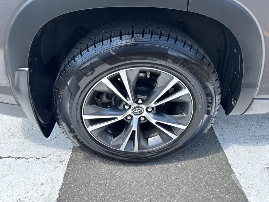 2016 Toyota Highlander AWD 4dr V6 XLE, available for sale in Waterbury, Connecticut | National Auto Brokers, Inc.. Waterbury, Connecticut 2016 Toyota Highlander AWD 4dr V6 XLE, available for sale in Waterbury, Connecticut | National Auto Brokers, Inc.. Waterbury, Connecticut