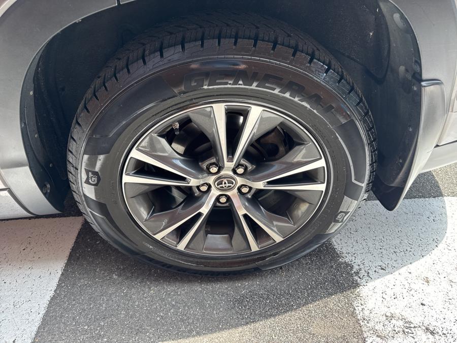 2016 Toyota Highlander AWD 4dr V6 XLE, available for sale in Waterbury, Connecticut | National Auto Brokers, Inc.. Waterbury, Connecticut 2016 Toyota Highlander AWD 4dr V6 XLE, available for sale in Waterbury, Connecticut | National Auto Brokers, Inc.. Waterbury, Connecticut