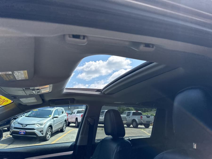 2016 Toyota Highlander AWD 4dr V6 XLE, available for sale in Waterbury, Connecticut | National Auto Brokers, Inc.. Waterbury, Connecticut 2016 Toyota Highlander AWD 4dr V6 XLE, available for sale in Waterbury, Connecticut | National Auto Brokers, Inc.. Waterbury, Connecticut