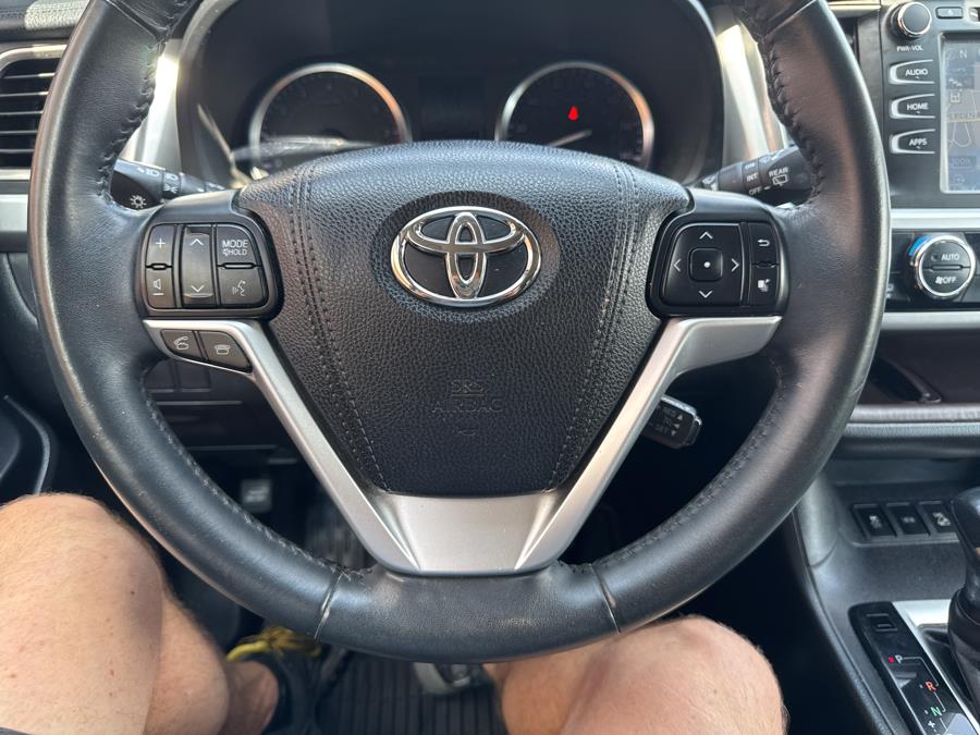 2016 Toyota Highlander AWD 4dr V6 XLE, available for sale in Waterbury, Connecticut | National Auto Brokers, Inc.. Waterbury, Connecticut 2016 Toyota Highlander AWD 4dr V6 XLE, available for sale in Waterbury, Connecticut | National Auto Brokers, Inc.. Waterbury, Connecticut