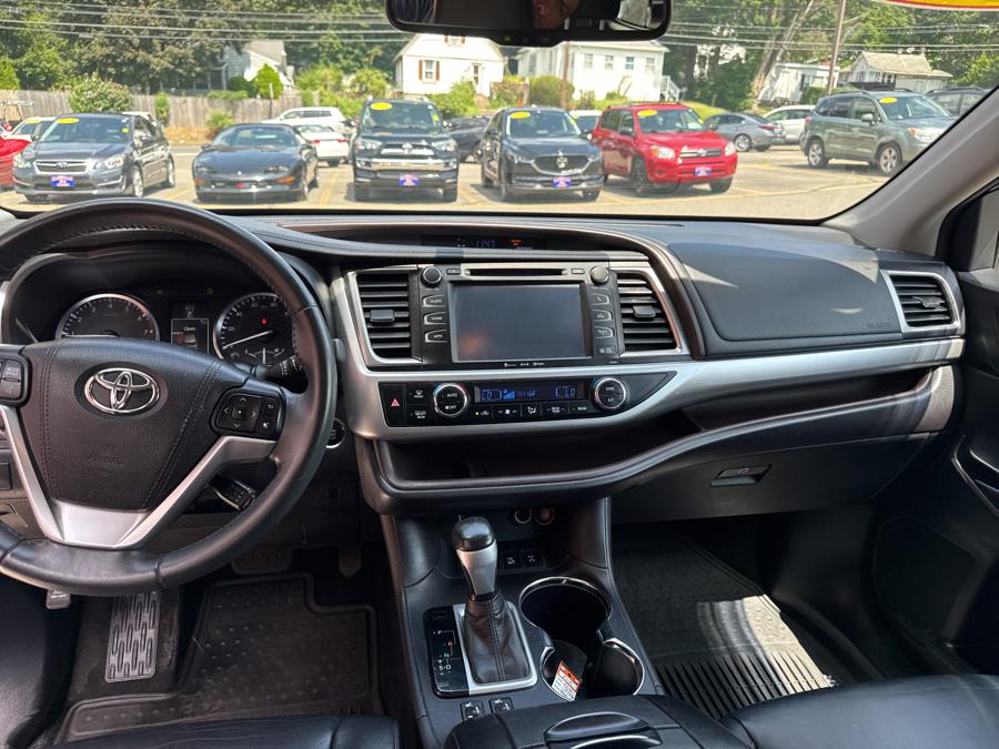 2016 Toyota Highlander AWD 4dr V6 XLE, available for sale in Waterbury, Connecticut | National Auto Brokers, Inc.. Waterbury, Connecticut 2016 Toyota Highlander AWD 4dr V6 XLE, available for sale in Waterbury, Connecticut | National Auto Brokers, Inc.. Waterbury, Connecticut