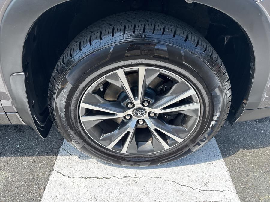 2016 Toyota Highlander AWD 4dr V6 XLE, available for sale in Waterbury, Connecticut | National Auto Brokers, Inc.. Waterbury, Connecticut 2016 Toyota Highlander AWD 4dr V6 XLE, available for sale in Waterbury, Connecticut | National Auto Brokers, Inc.. Waterbury, Connecticut