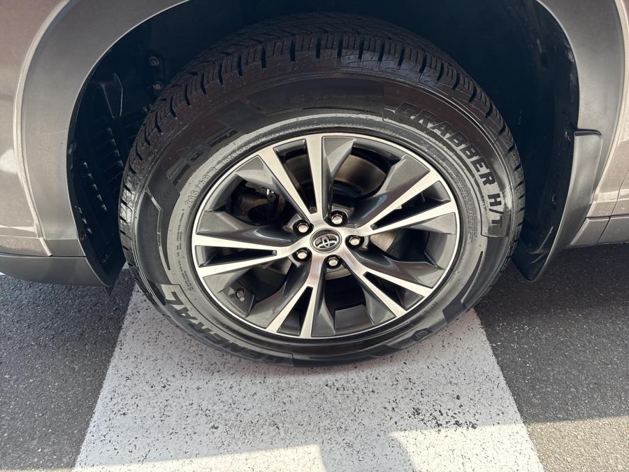 2016 Toyota Highlander AWD 4dr V6 XLE, available for sale in Waterbury, Connecticut | National Auto Brokers, Inc.. Waterbury, Connecticut 2016 Toyota Highlander AWD 4dr V6 XLE, available for sale in Waterbury, Connecticut | National Auto Brokers, Inc.. Waterbury, Connecticut