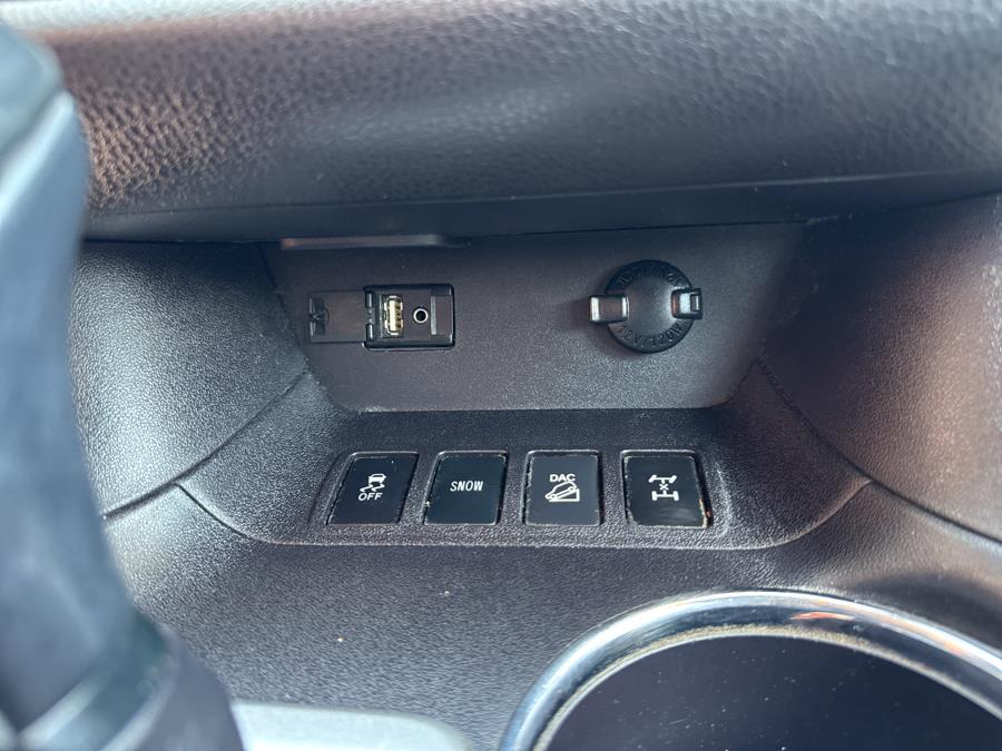 2016 Toyota Highlander AWD 4dr V6 XLE, available for sale in Waterbury, Connecticut | National Auto Brokers, Inc.. Waterbury, Connecticut 2016 Toyota Highlander AWD 4dr V6 XLE, available for sale in Waterbury, Connecticut | National Auto Brokers, Inc.. Waterbury, Connecticut