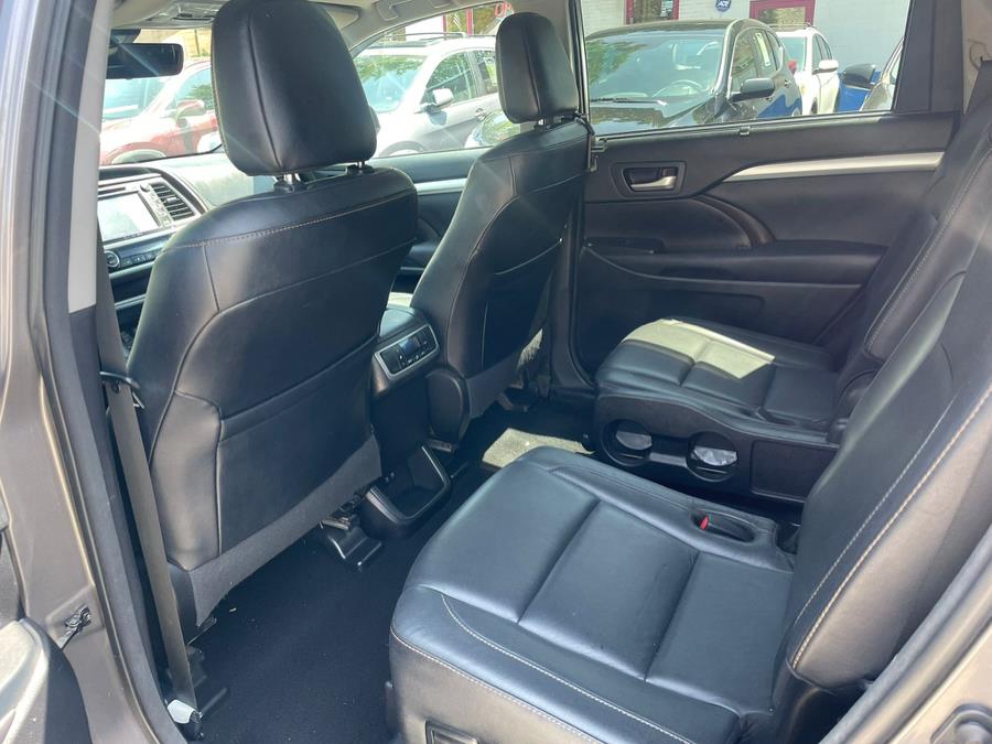 2017 Toyota Highlander XLE V6 AWD (Natl), available for sale in Worcester, Massachusetts | Sophia's Auto Sales Inc. Worcester, Massachusetts 2017 Toyota Highlander XLE V6 AWD (Natl), available for sale in Worcester, Massachusetts | Sophia's Auto Sales Inc. Worcester, Massachusetts