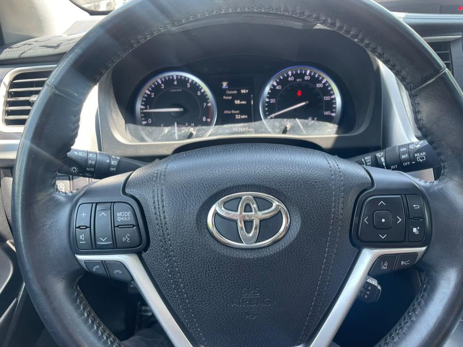 2017 Toyota Highlander XLE V6 AWD (Natl), available for sale in Worcester, Massachusetts | Sophia's Auto Sales Inc. Worcester, Massachusetts 2017 Toyota Highlander XLE V6 AWD (Natl), available for sale in Worcester, Massachusetts | Sophia's Auto Sales Inc. Worcester, Massachusetts