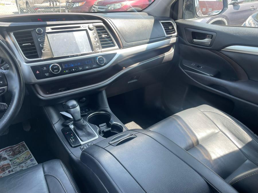 2017 Toyota Highlander XLE V6 AWD (Natl), available for sale in Worcester, Massachusetts | Sophia's Auto Sales Inc. Worcester, Massachusetts 2017 Toyota Highlander XLE V6 AWD (Natl), available for sale in Worcester, Massachusetts | Sophia's Auto Sales Inc. Worcester, Massachusetts